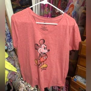 Super cute Disneyland shirt 🩷